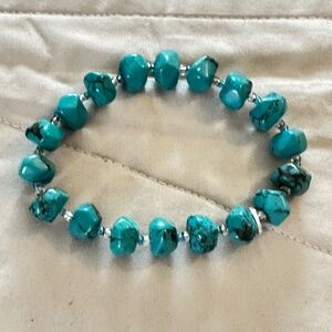 Blue/green, chunky, genuine dyed Howlite beaded stretchy bracelet. NWOT.